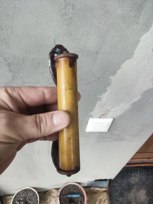 Бакелитовая ручка.