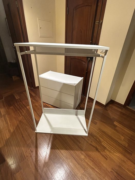 Bengaleiro ou Rouperio IKEA muito Funcional como Novo