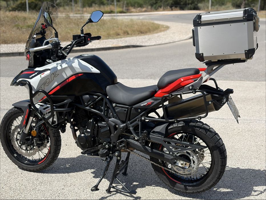 Benelli TRK 702X. Garantia até 10/26. Com extras