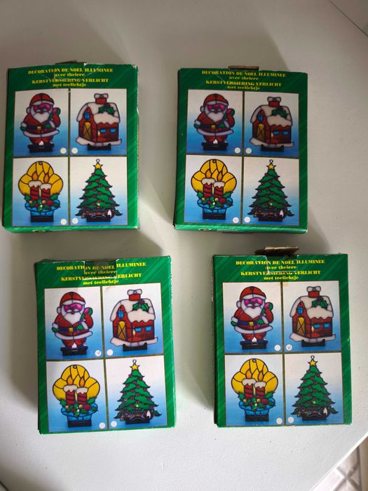 Conjunto de quatro vitrais em acrílico para decoração de Natal