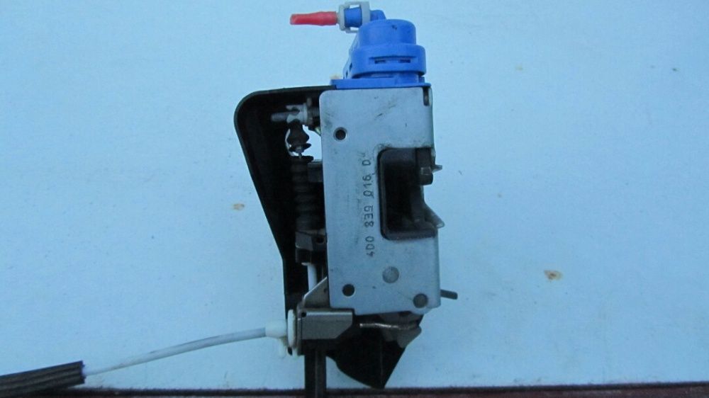 Замок передней правой и задней правой двери Audi A8 D2 1994-2002