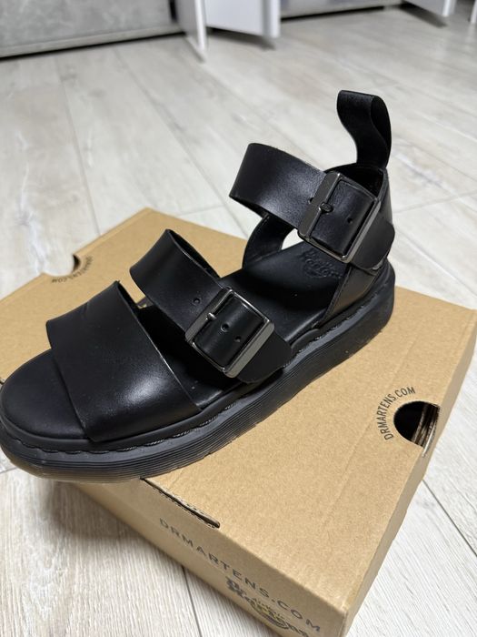 сандали dr. Martens