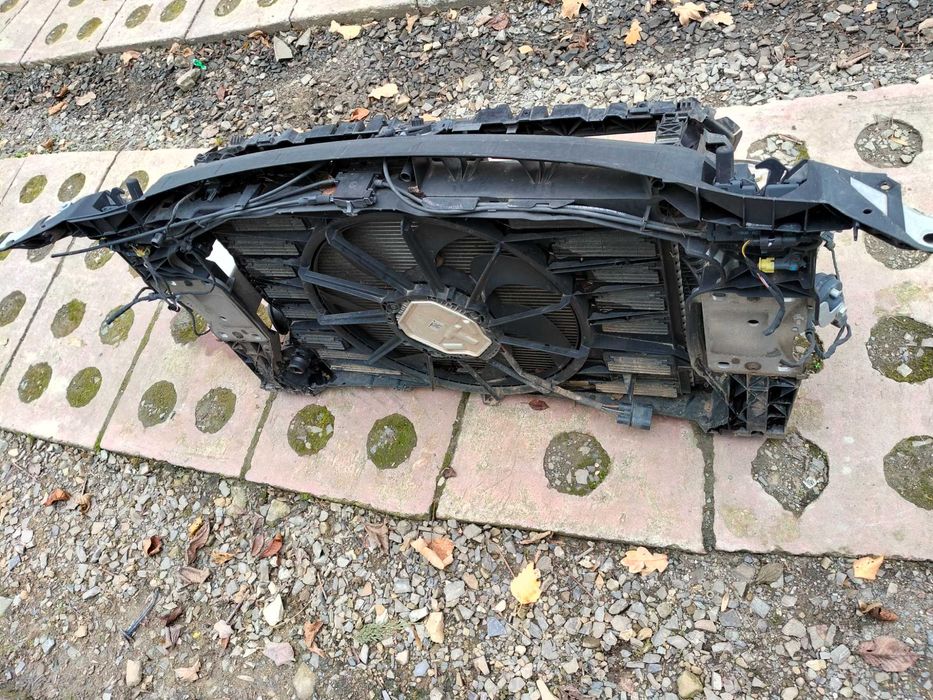 Pas przedni kompletny audi a4 b9 sedan 2.0 tfsi chłodnice wentylator