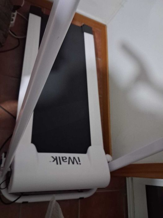 Esteira muito boa e nova