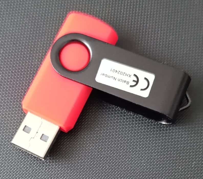 Bootowalny pendrive instalacyjny z 3 Windowsami! + pełna wersja Office