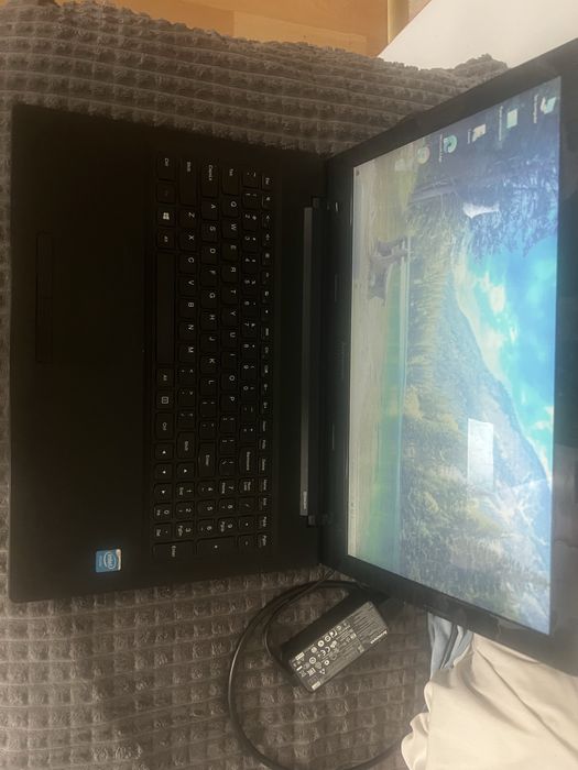 Laptop Lenovo  stan  bardzo dobry