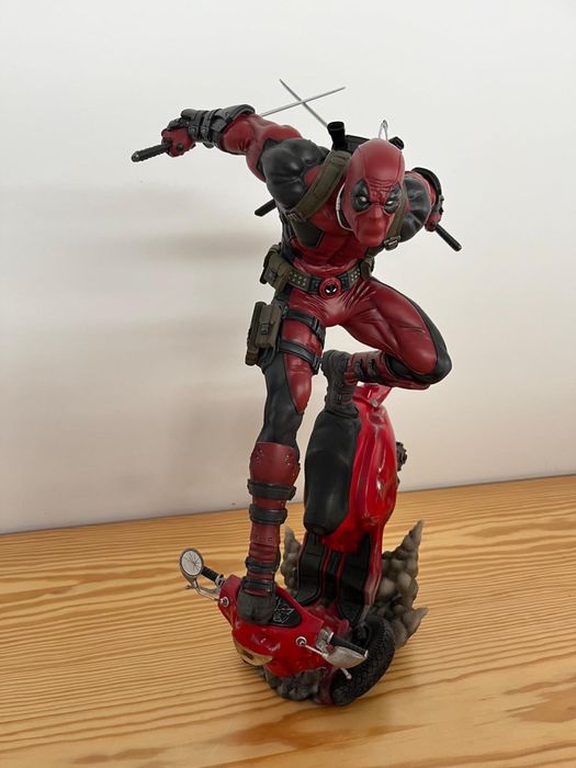 1:4 Deadpool Sideshow