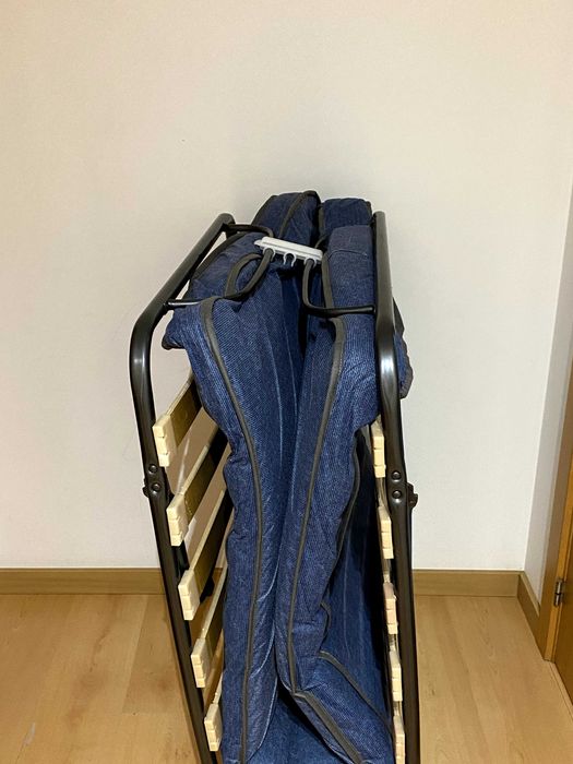 Cama dobrável de solteiro com colchão de espuma Ergoform