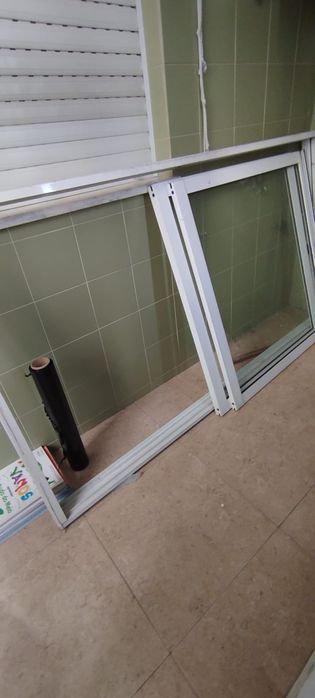 Janela alumínio branco