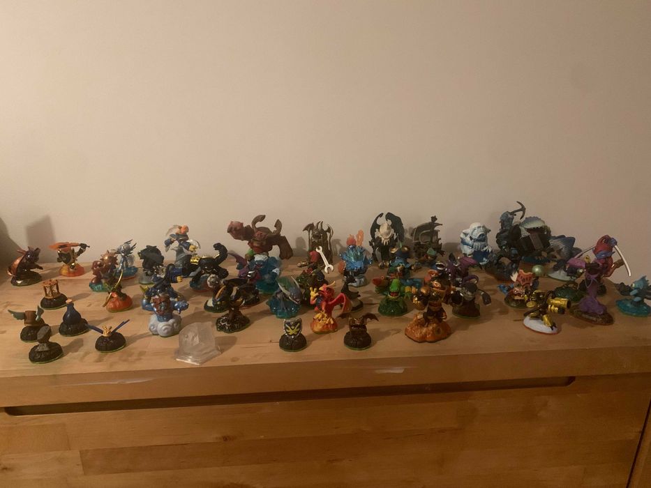 50 skylanders 2 plataformas e plataforma dysney. vendo individualmente