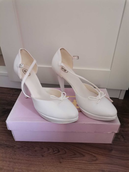Białe damskie buty 37
