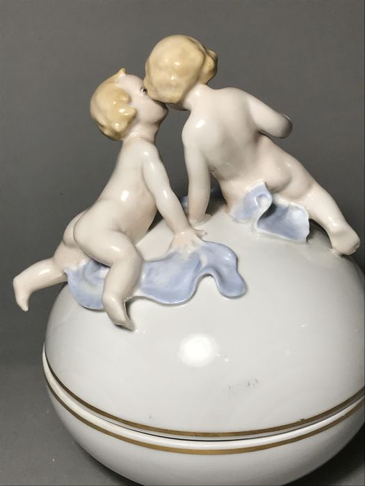 Porcelana prl ĆMIELÓW bomboniera