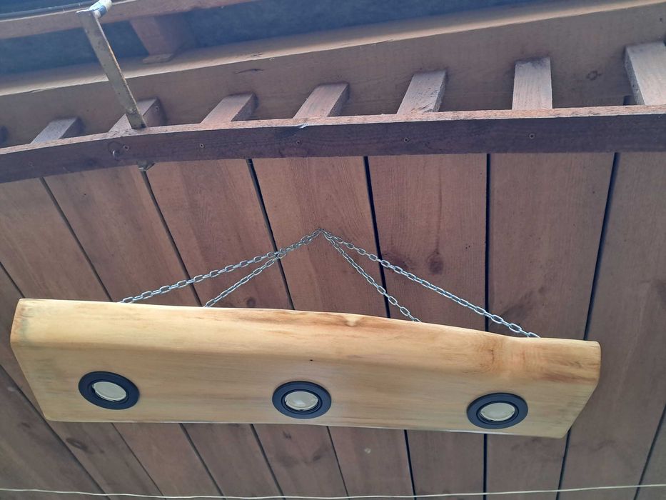 Lampa sufitowa z deski