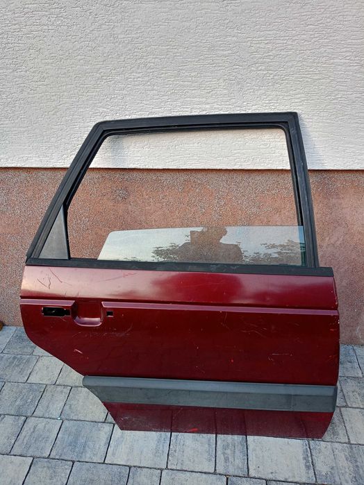 Przednie drzwi VW Passat B3 sedan kompletne, proste, zdrowe, elektryczne szyby i lusterka.