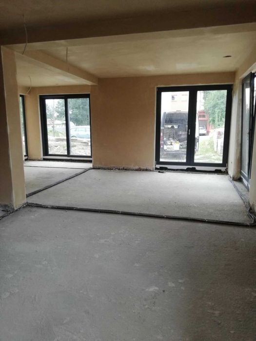 Tynki maszynowe gipsowe i cementowo wapienne.