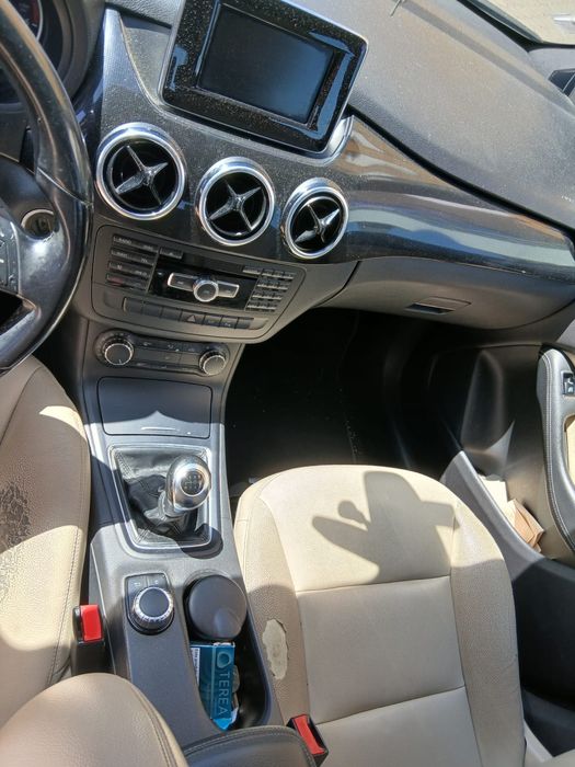 Mercedes benz b180
