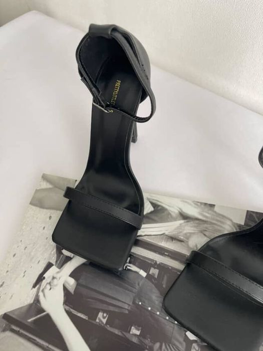 Босоніжки 36р від PLT