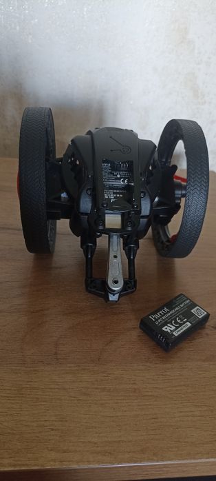 Робот-дрон Parrot Jumping Sumo