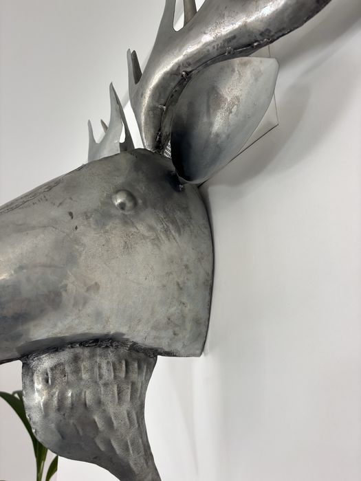 Escultura de cabeca de alce em ferro