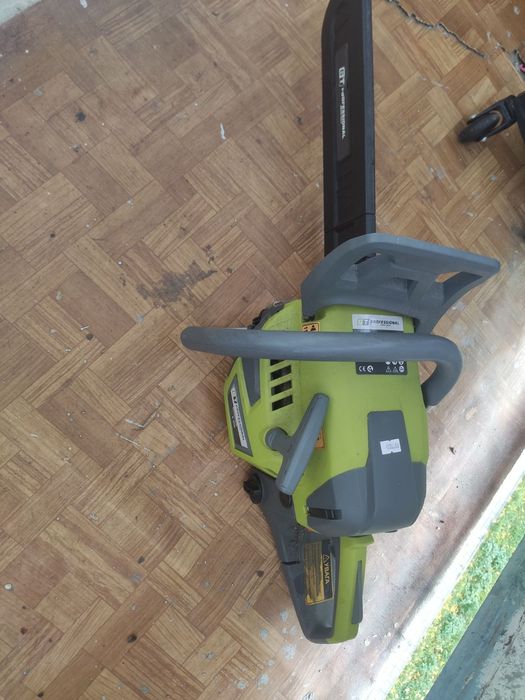 Продам Бензопилу