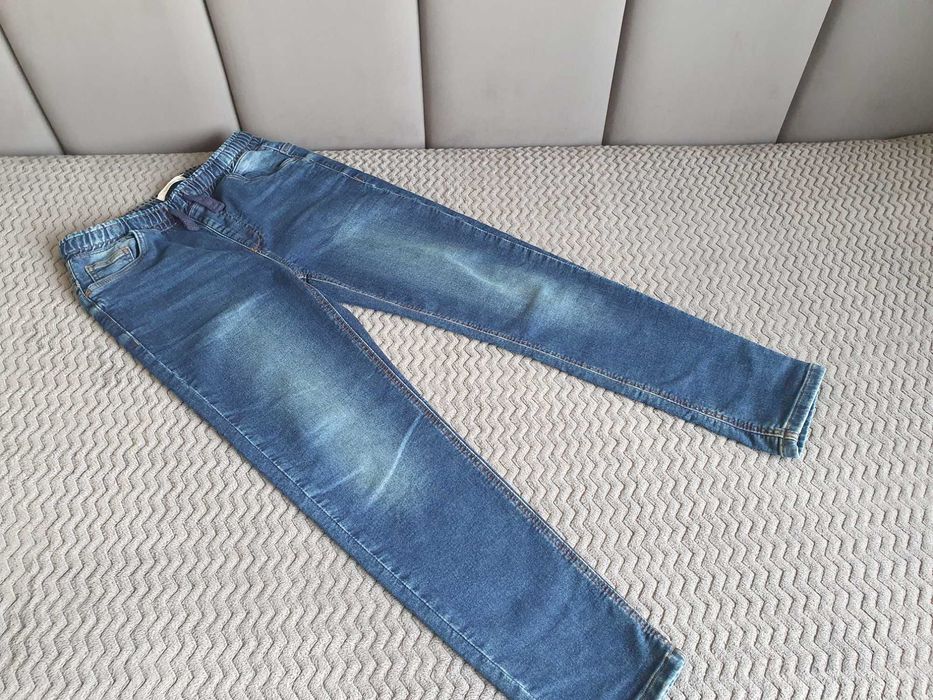 Jeansy Reserved 152cm na gumie.