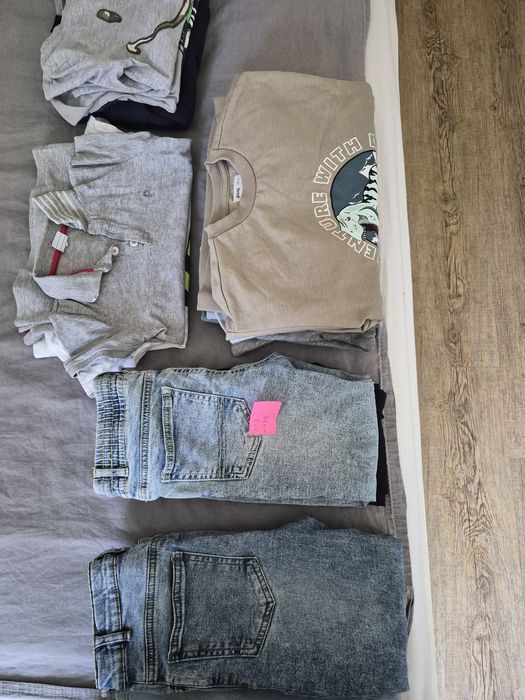 Spodnie, jeansy, bluzy, koszulki 122/128 zestaw