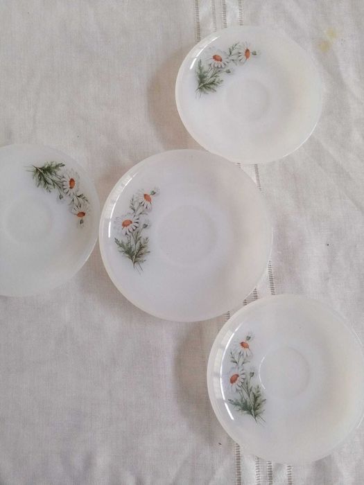 Pratos e Louças Antigos: Variados