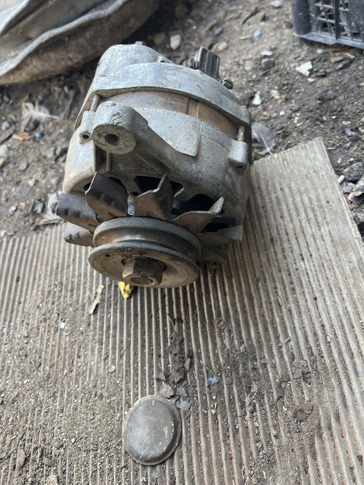 Продам генератор до москвича добрий стан