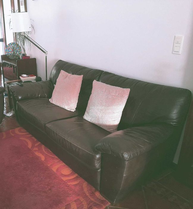 Sofá de 3 lugares em pele