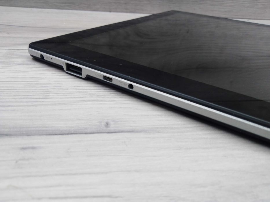 Tablet Netbook LCD 10 Klawiatura WIFI Idealny Stan