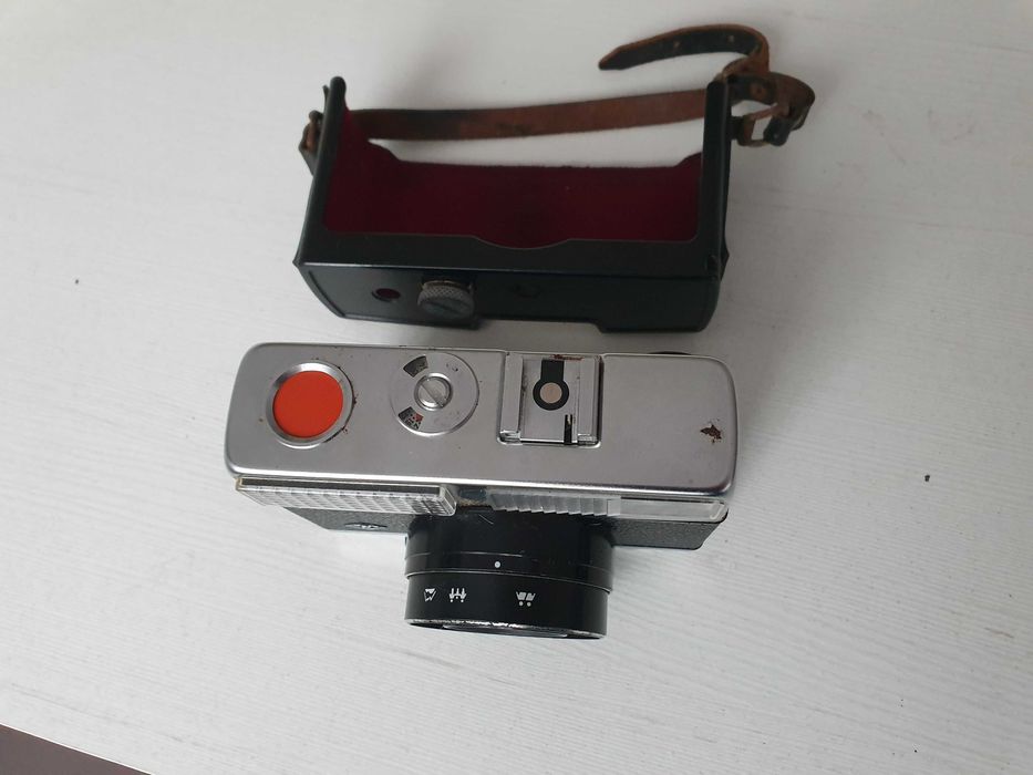 Stary zabytkowy aparat fotograficzny na klisze AGFA optima 200