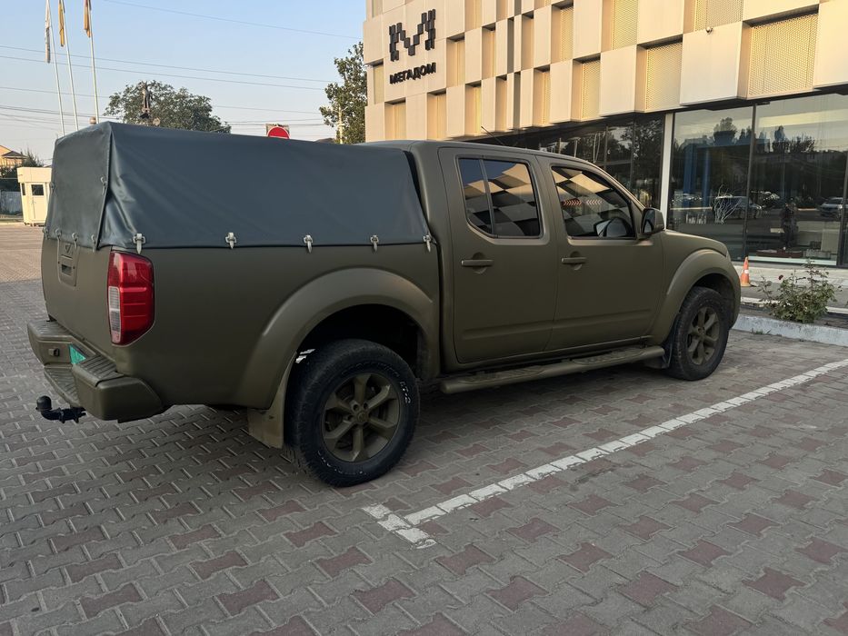 Nissan navara 2.5 MT