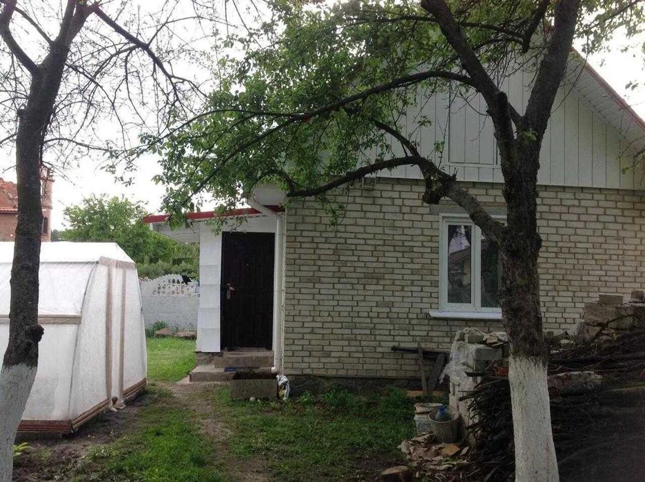 Затишна дача в передмісті – готова для відпочинку!