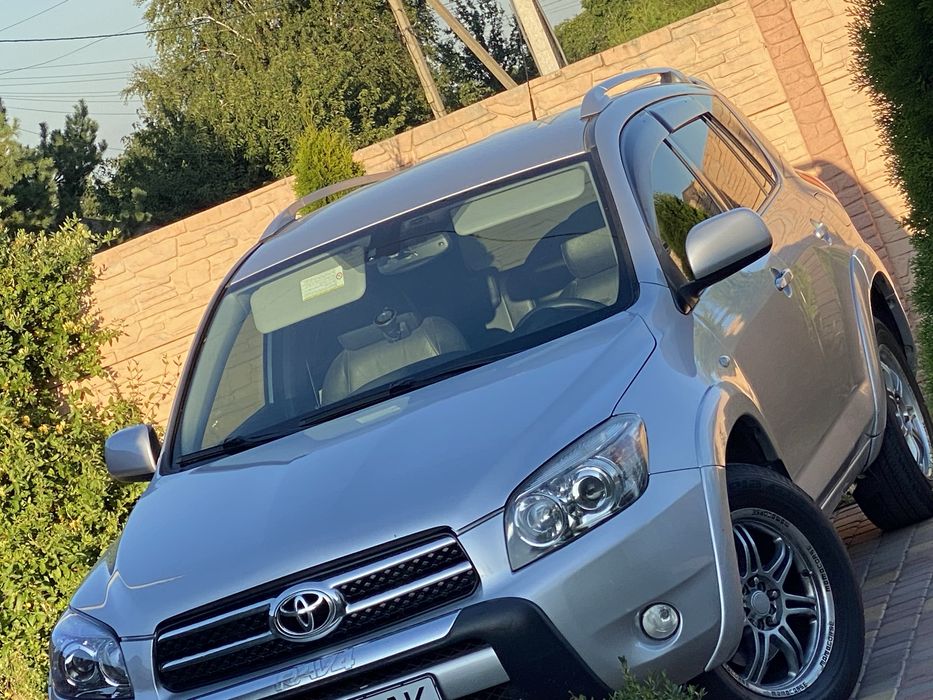 Продам Toyota Rav4