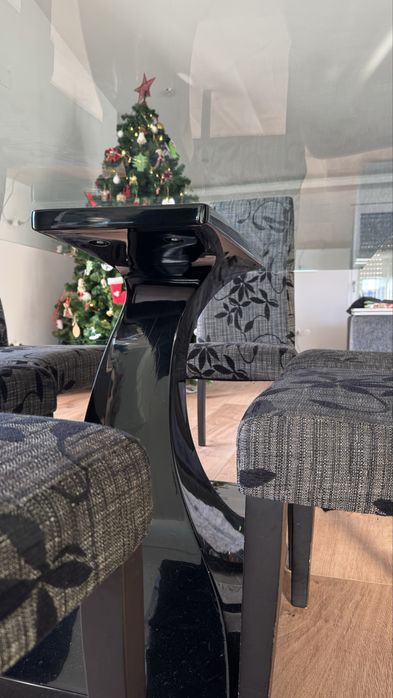 Mesa de vidro e 6 cadeiras