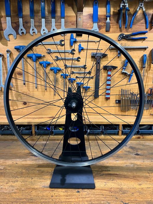 Roda de bicicleta dianteira 28 com dínamo