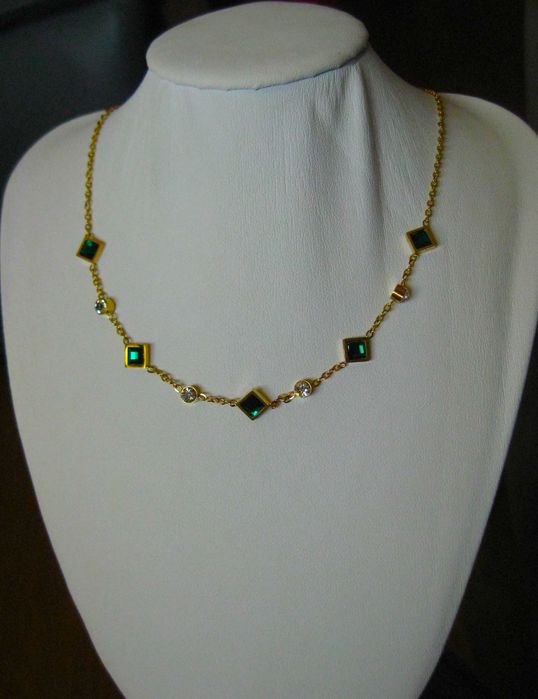 Colar Aço Dourado c/ Pedras Verdes NOVO