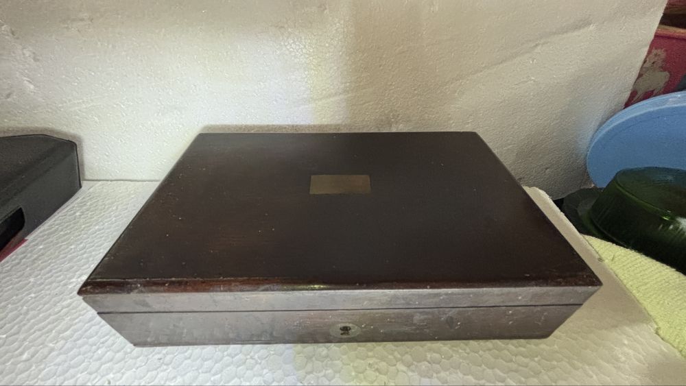 Caixa com compasso em lata incio seculo XX