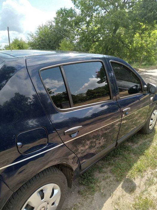 Dacia Sandero 2011 року