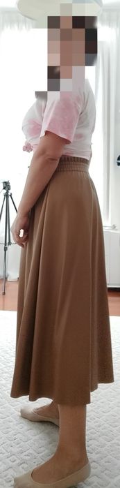 Saia em pele sintética