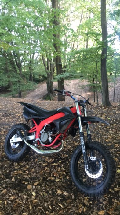 Derbi senda na części