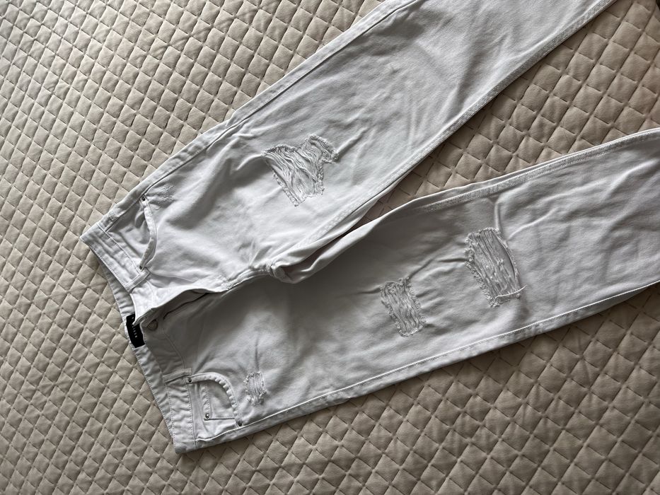 Продам білі джинси MOHITO