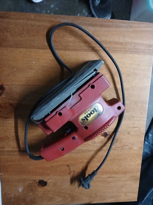 Lixadora marca tools 135 w