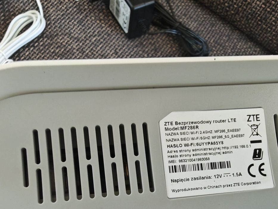 Router ZTE z modemem na kartę SIM dodatkowe anteny internet domowy