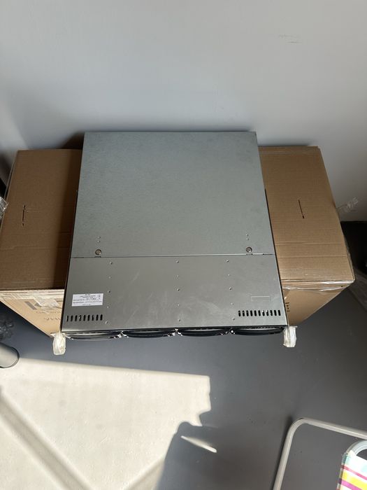 Продаю сервер Supermicro CSE-813M