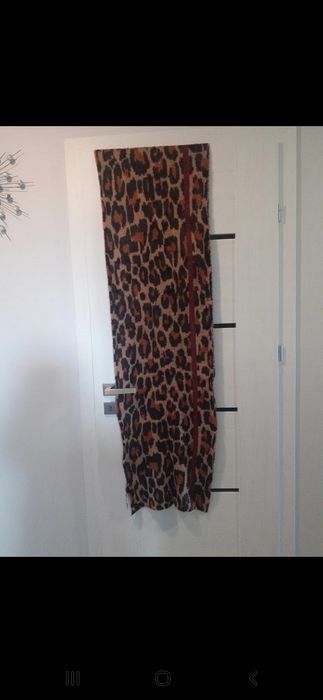 Szalik , ponczo w panterkę Zara