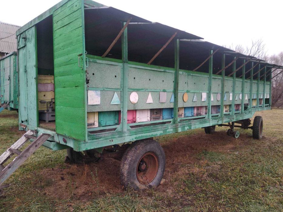 Бджолопавільйон,причіп для бджіл