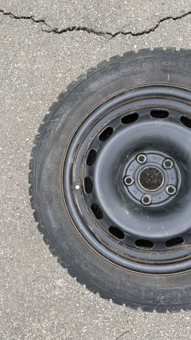 Комплект колес с зимней резиной  Nokian 205 / 60 R16 92T