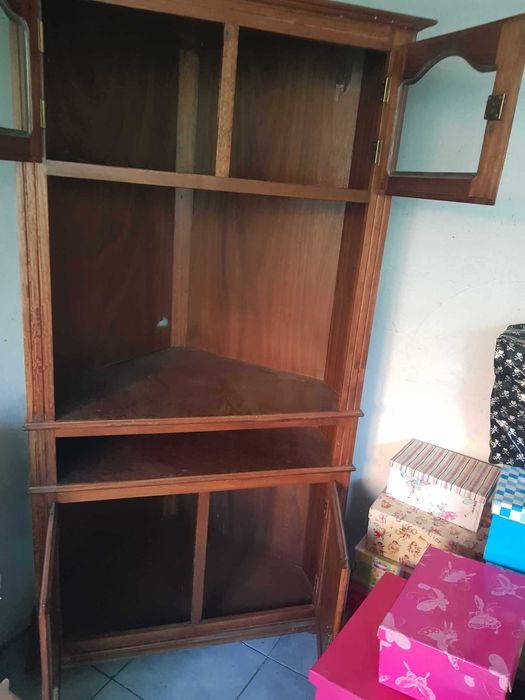 Móvel de Canto em Madeira de Castanho