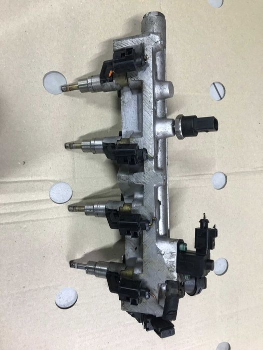 Форсунка Volkswagen Golf Jetta Touran Passat EOS 1.6 FSI БЕНЗИН.